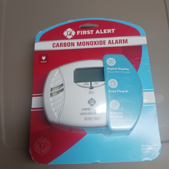 NWT! FIRST ALERT Carbon Monoxide Alarm - Picture 1 of 8
